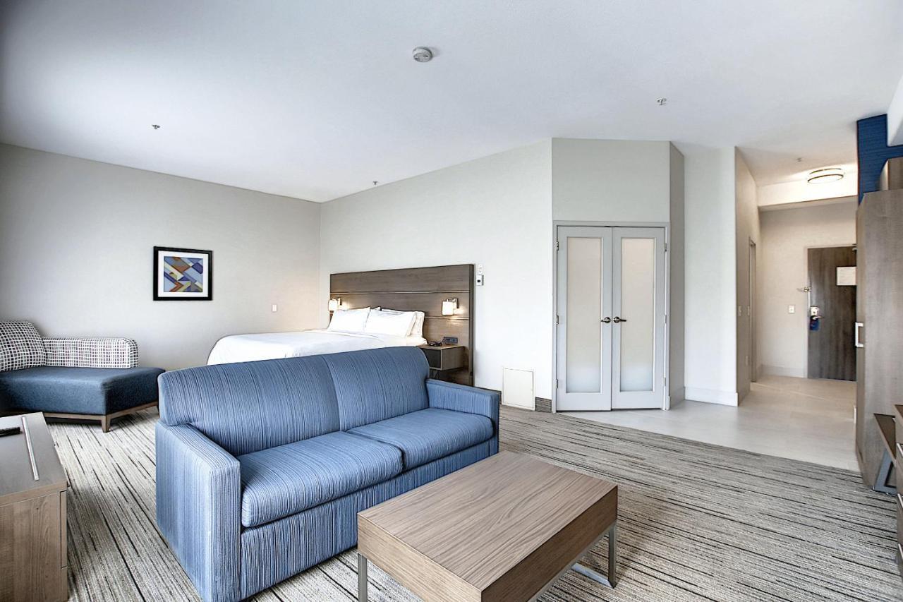 Holiday Inn Express Airport Calgary By Ihg מראה חיצוני תמונה