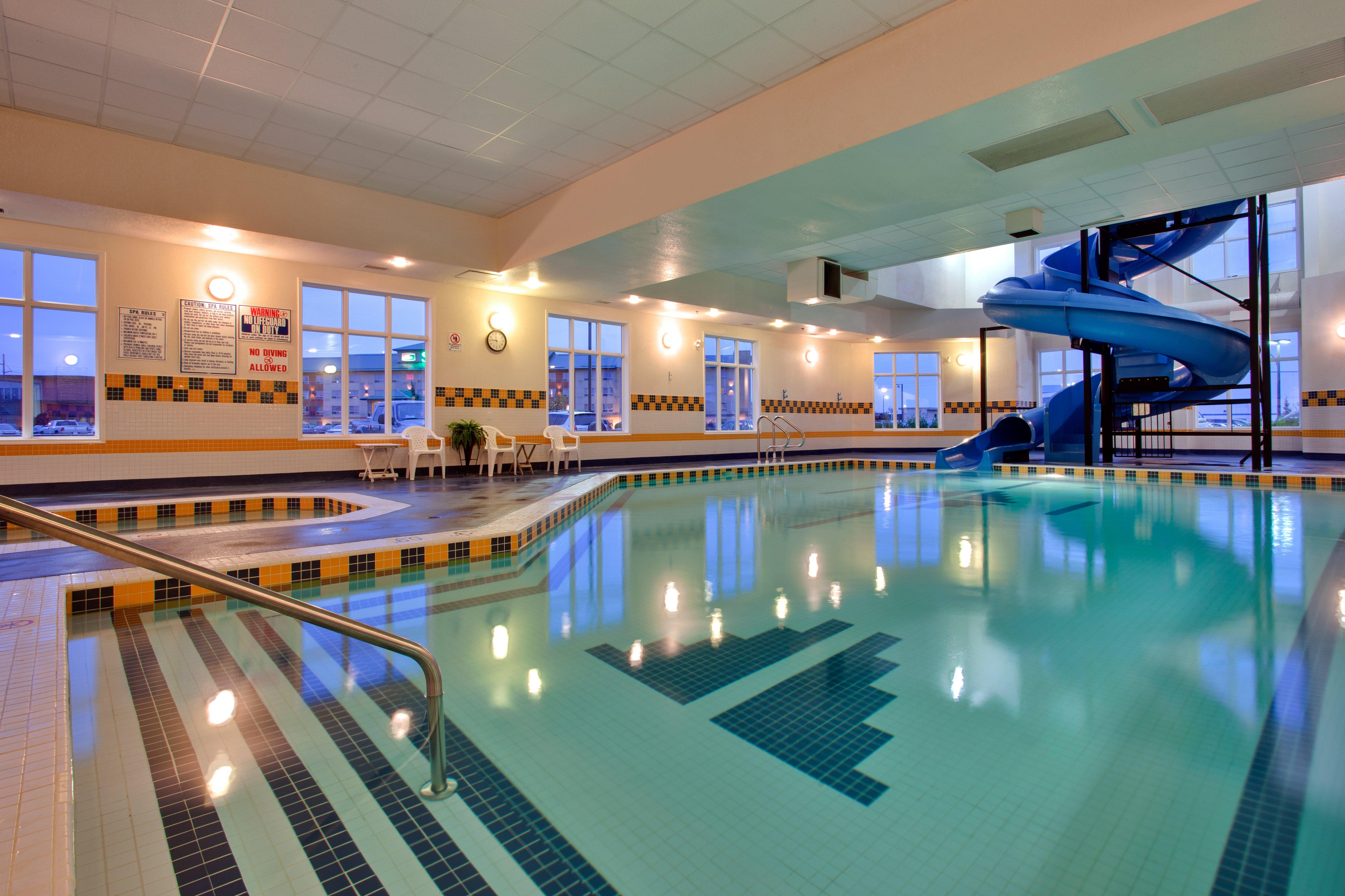 Holiday Inn Express Airport Calgary By Ihg מראה חיצוני תמונה